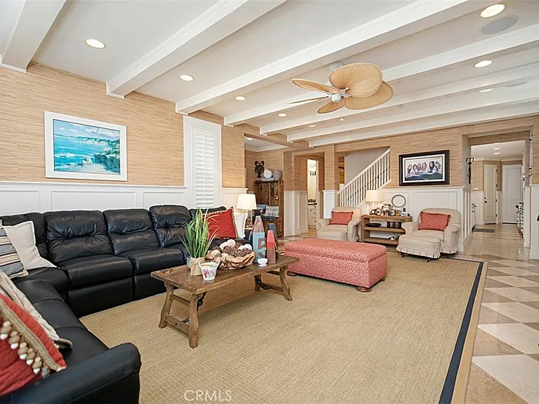 208 E Balboa Blvd — Photo 8