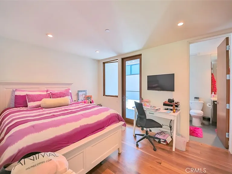 104 Manhattan Ave — Photo 24