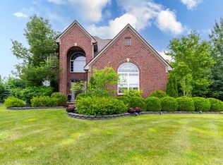 23640 Woodside Ct, South Lyon, MI 48178