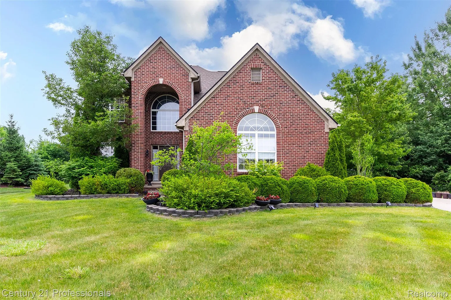 23640 Woodside Ct photo 1
