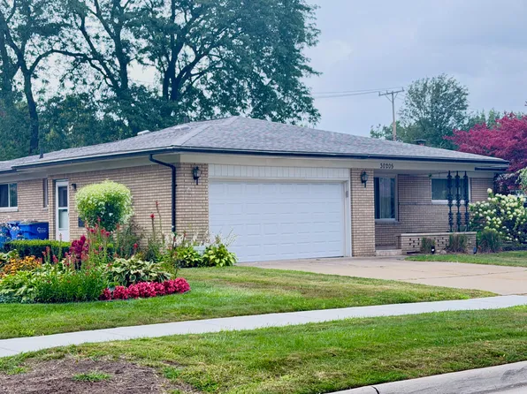 30205 Austin Dr, Warren, MI 48092