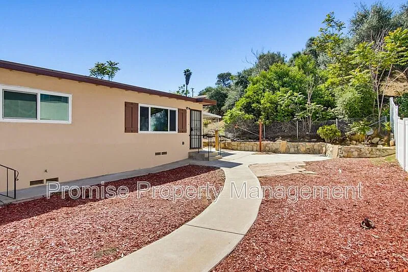 2 bed, 1.0 bath, 800 sqft, $2,200 — Photo 3