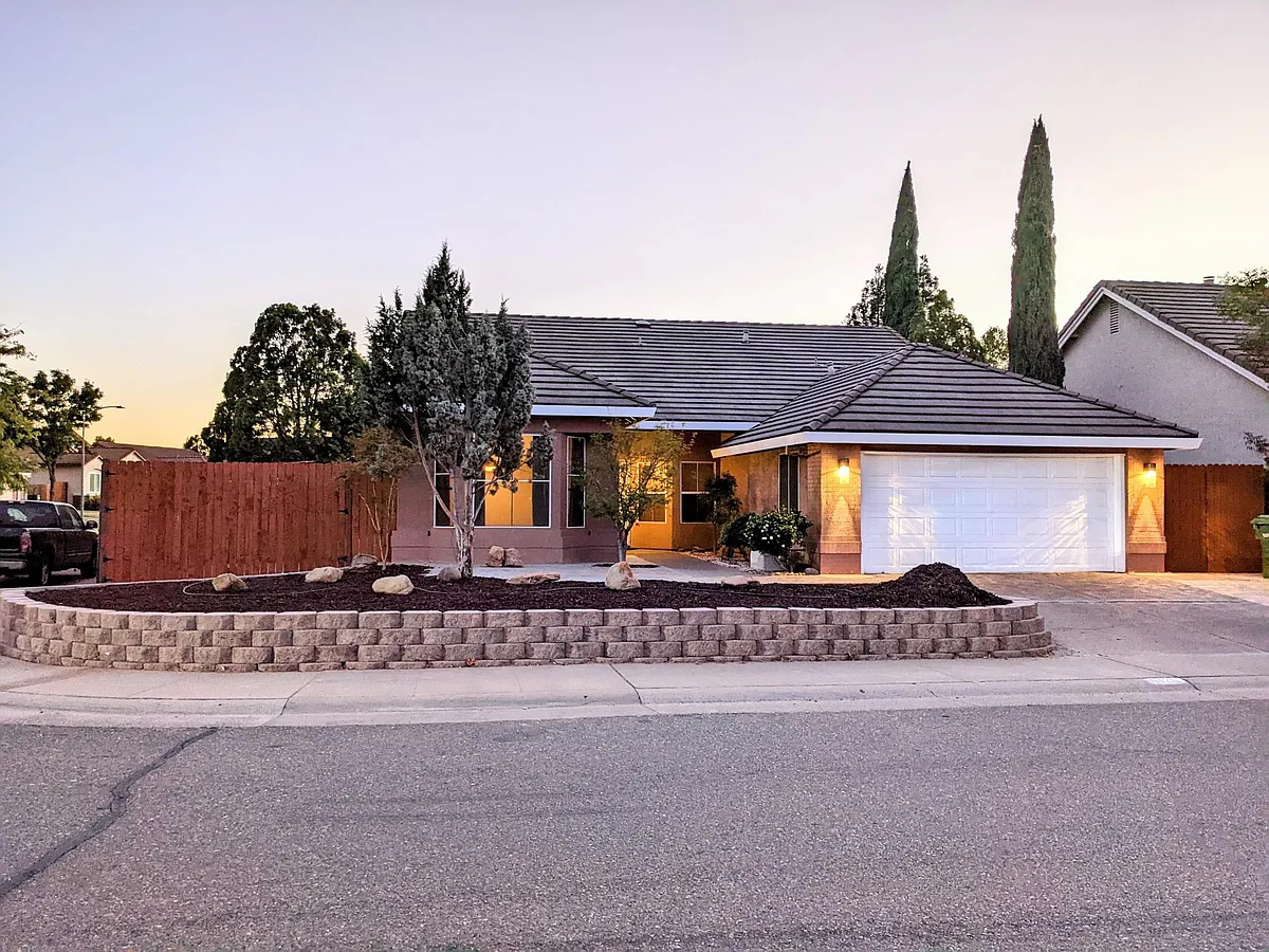 Building Photo - 8128 Bramfield Way