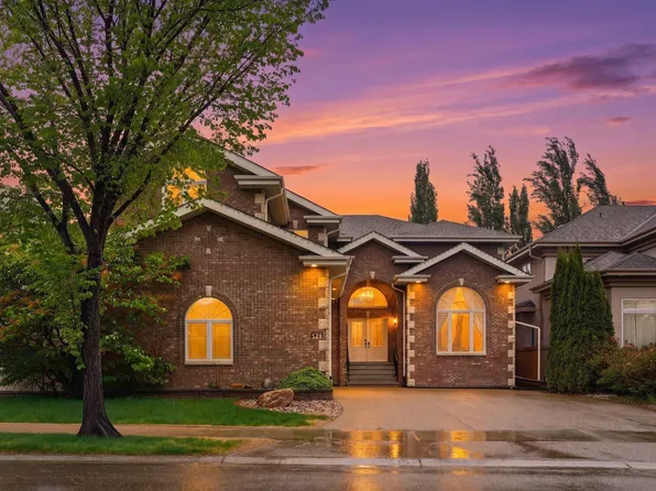 926 Hollingsworth Bnd NW, Edmonton, AB T6R 3L3