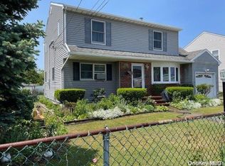 80 Doges Promenade, Lindenhurst, NY 11757