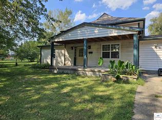 219 E Chestnut St, Sedalia, MO 65301