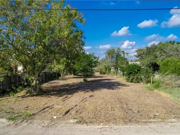 404 Cherokee Ln, Alamo, TX 78516