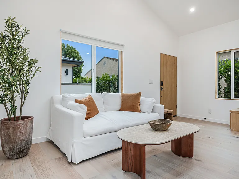 8417 Holy Cross Pl — Photo 38