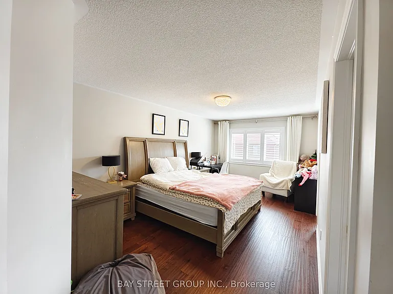 2466 Felhaber Cres — Photo 12