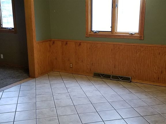 2nd image of 103 S Market St