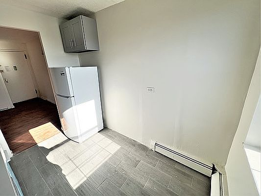 4th image of 6425 Broadway APT 5B