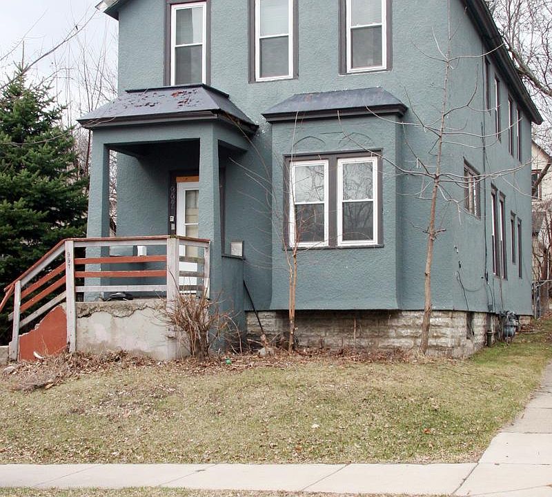 1st image of 997 Grotto St N #1
