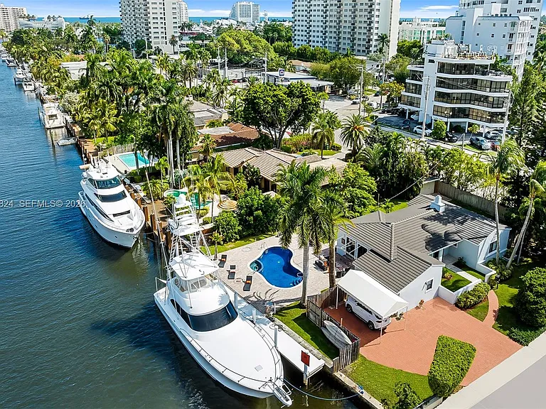 2301 E Las Olas Blvd — Photo 2