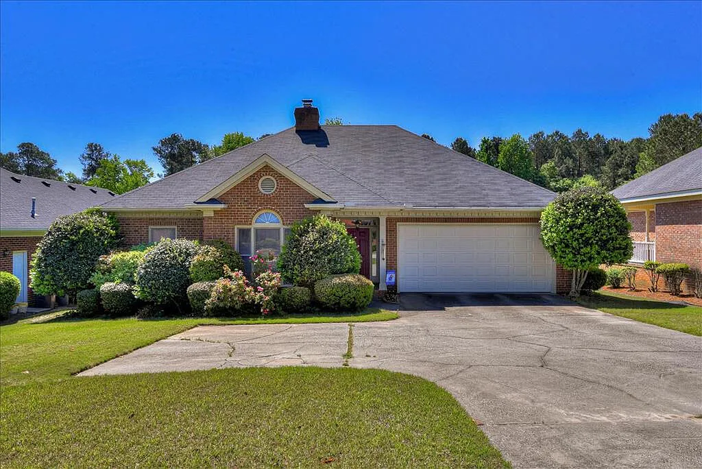 3 bed, 2.5 bath, 2018 sqft, $2,200 — Photo 1