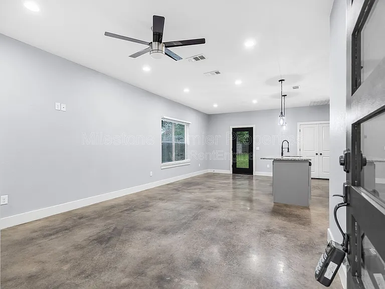604 W Star St — Photo 2