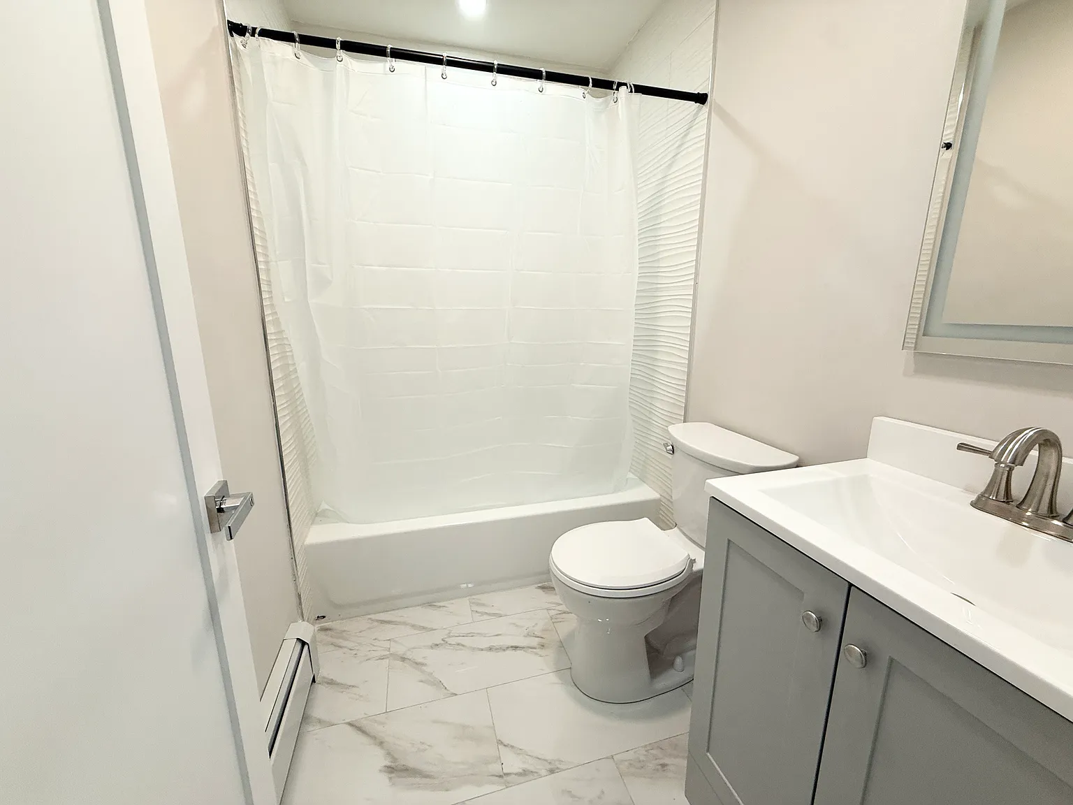 3 bed, 1200 sqft, $2,700 — Photo 2