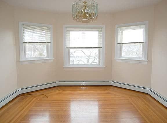 4th image of 73 Grosvenor Ave #2