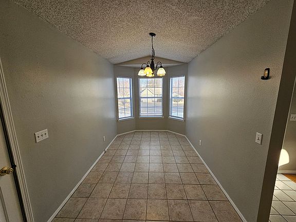 5th image of 3195 W Essex Dr