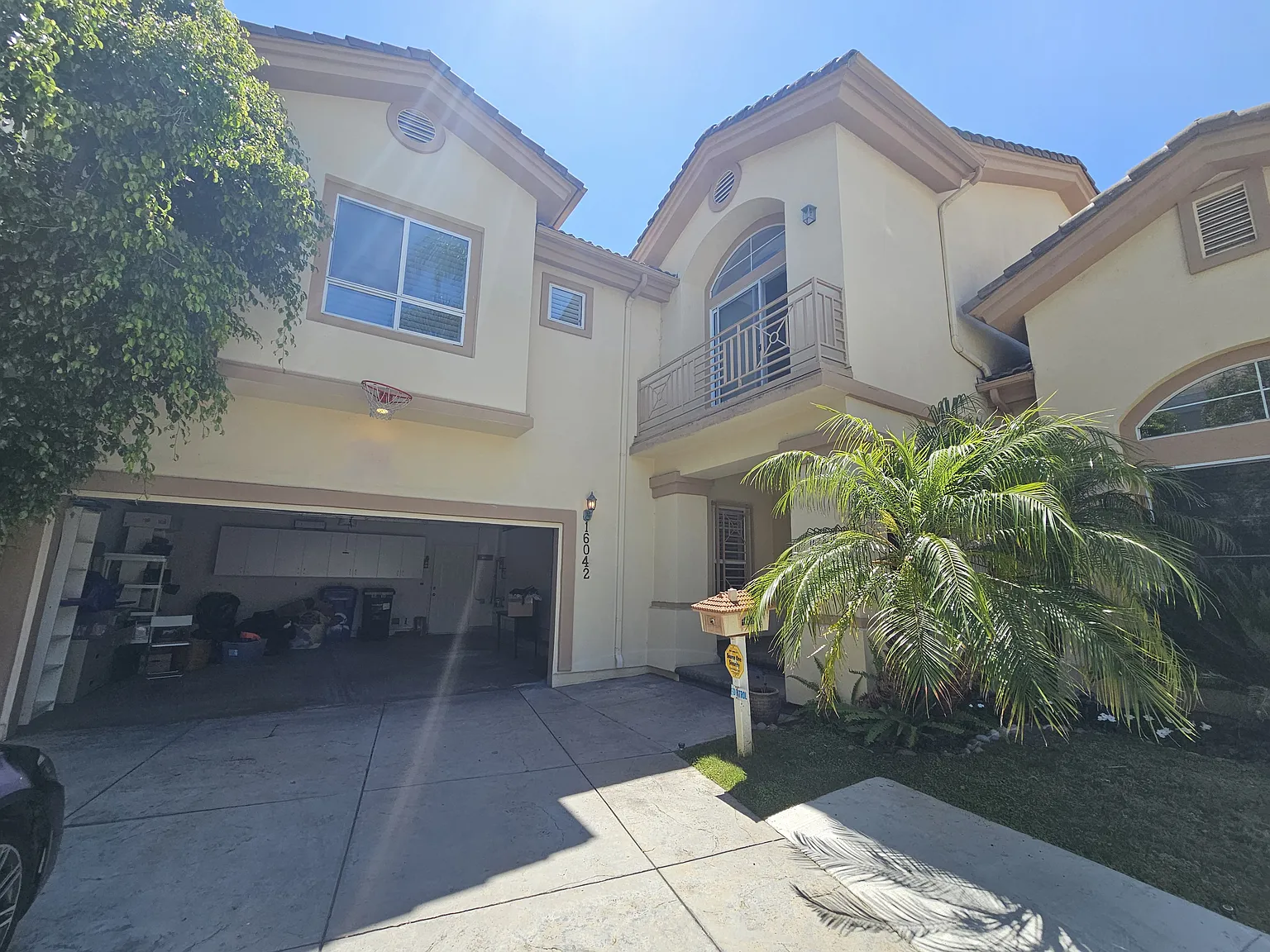 5 bed, 3.5 bath, 3467 sqft, $8,800 — Photo 2
