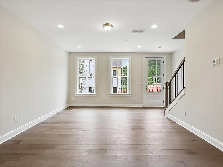 Office/Bonus/Bedroom with park view and private entrance