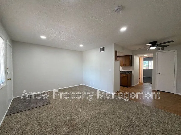 2338 Lynn St #6 — Photo 2