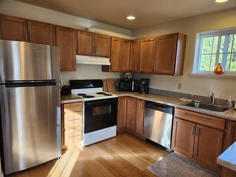 Furnished Two Bedroom Apartment on 27 Acre Estate | Available Now — Photo 7