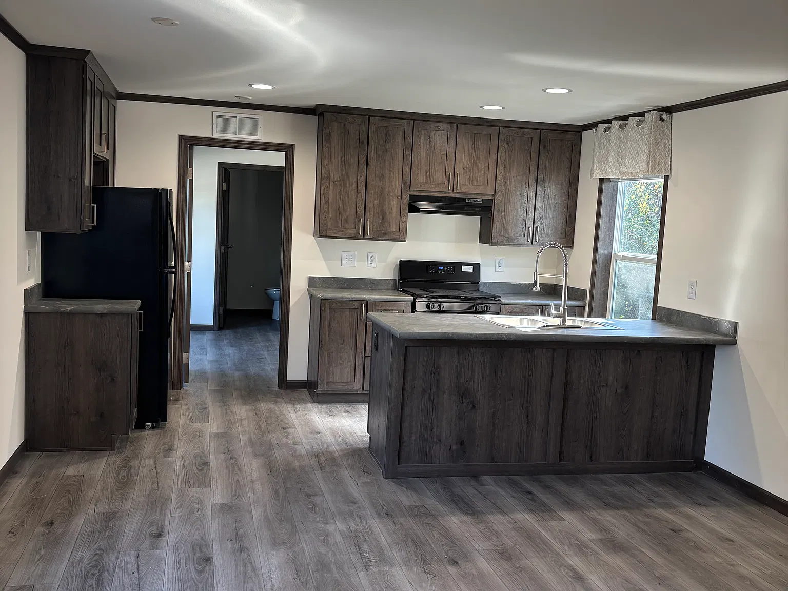 3 bed, 1050 sqft, $1,200 — Photo 1