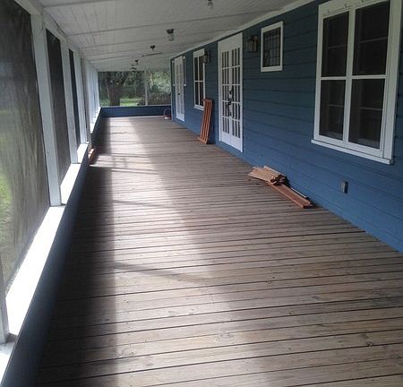 East side of screened in porch
