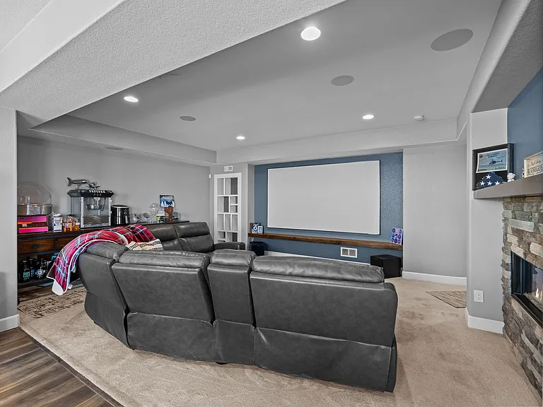 15411 Village Cir — Photo 36