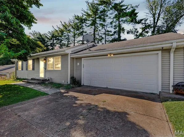 158 E Donaldson Dr, Saint Louis, MO 63129