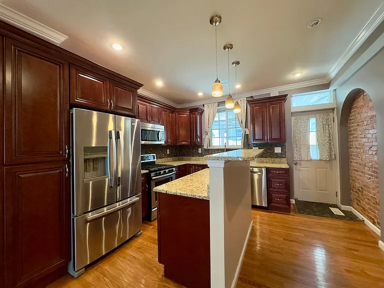 415 S Bouldin St — Photo 3