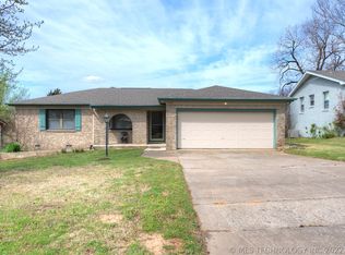 1318 N Garfield Ave, Sand Springs, OK 74063