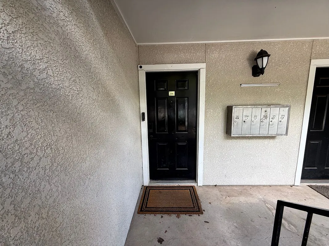 2 bed, 2.0 bath, 1050 sqft, $3,000 — Photo 4