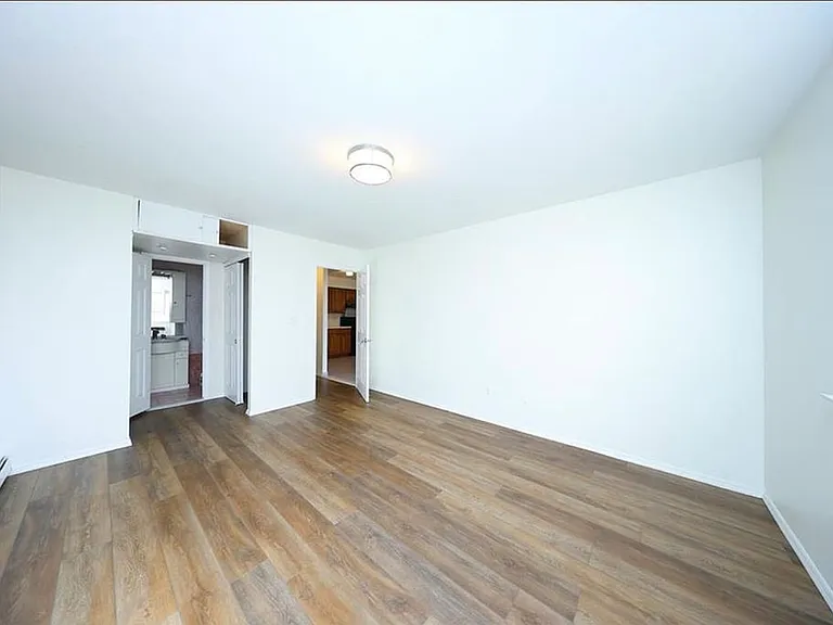 1865 E 13th St #3 — Photo 2