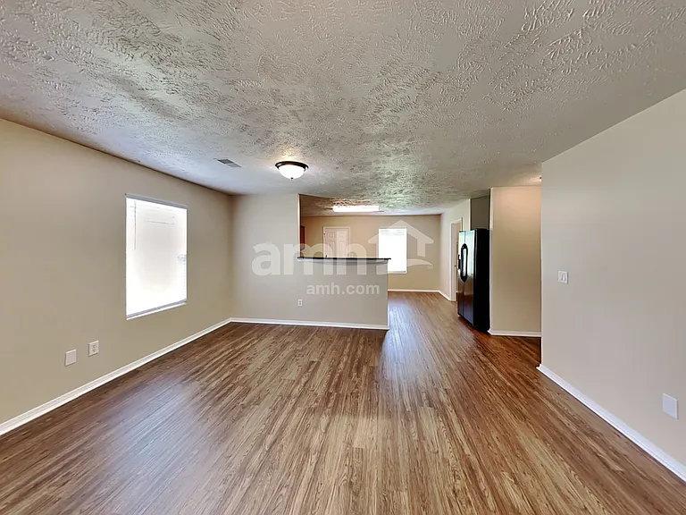 2727 Sutherland Dr — Photo 7