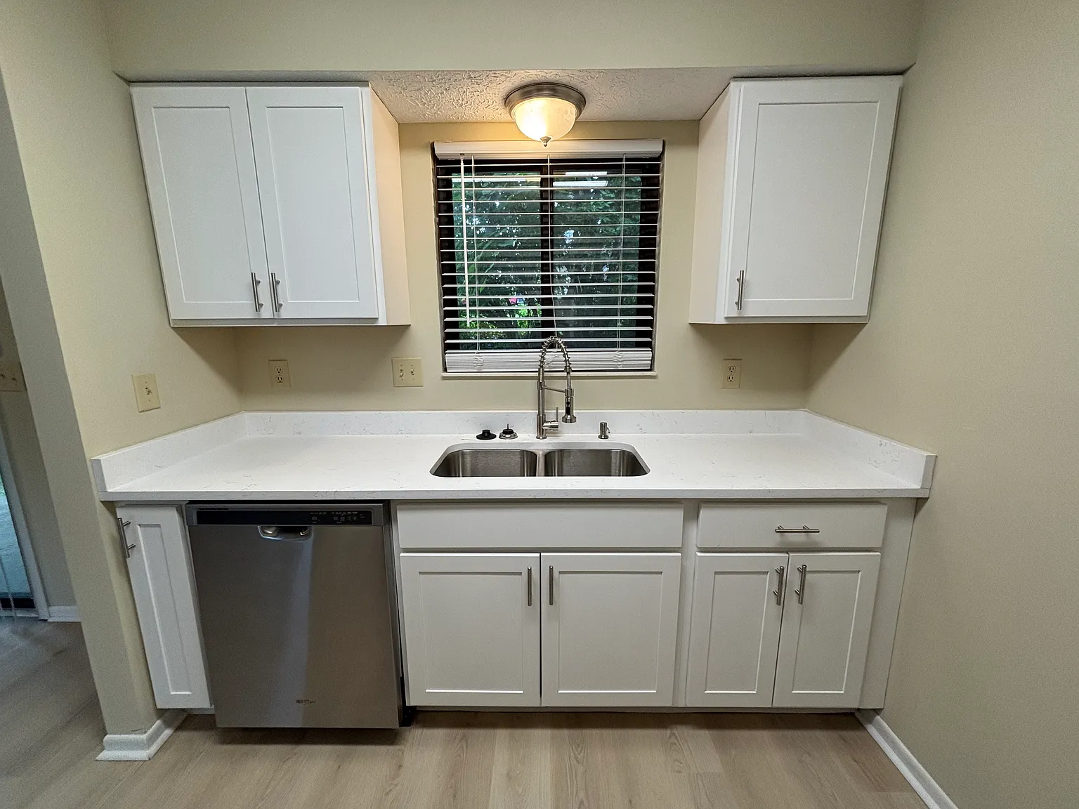 1880 Stoneview Ct — Photo 3
