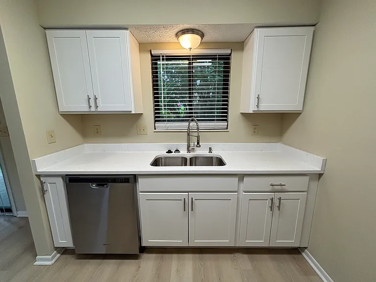1880 Stoneview Ct — Photo 3