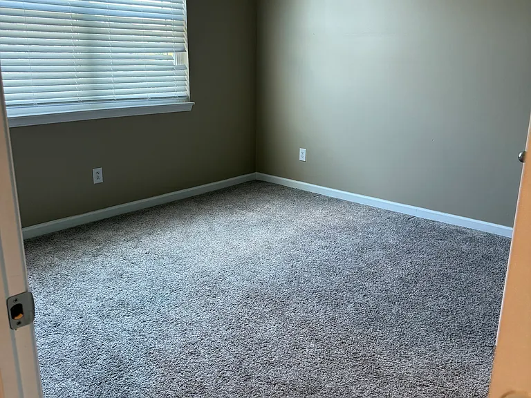 1753 Gordon Dr — Photo 3