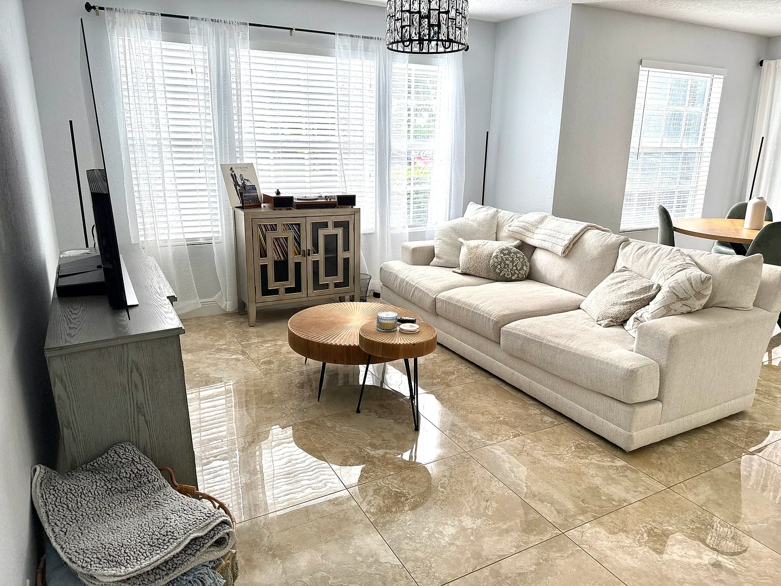 2 bed, 1067 sqft, $2,000 — Photo 4