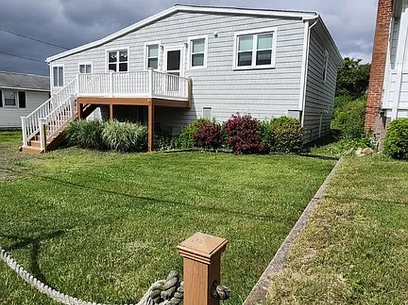 16 Catherine St, East Haven, CT 06512