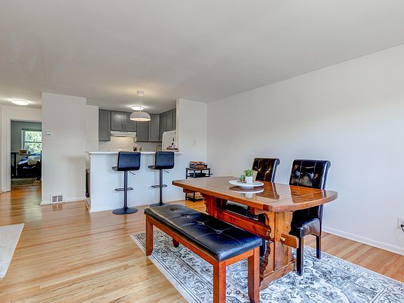 3rd image of 5485 Vicaris St #1