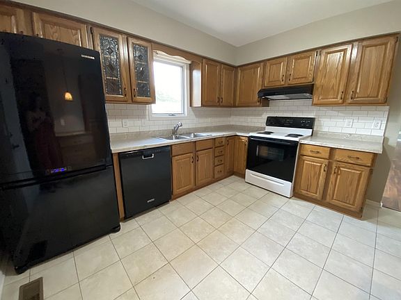 5th image of 7921 Harrisburg Ln