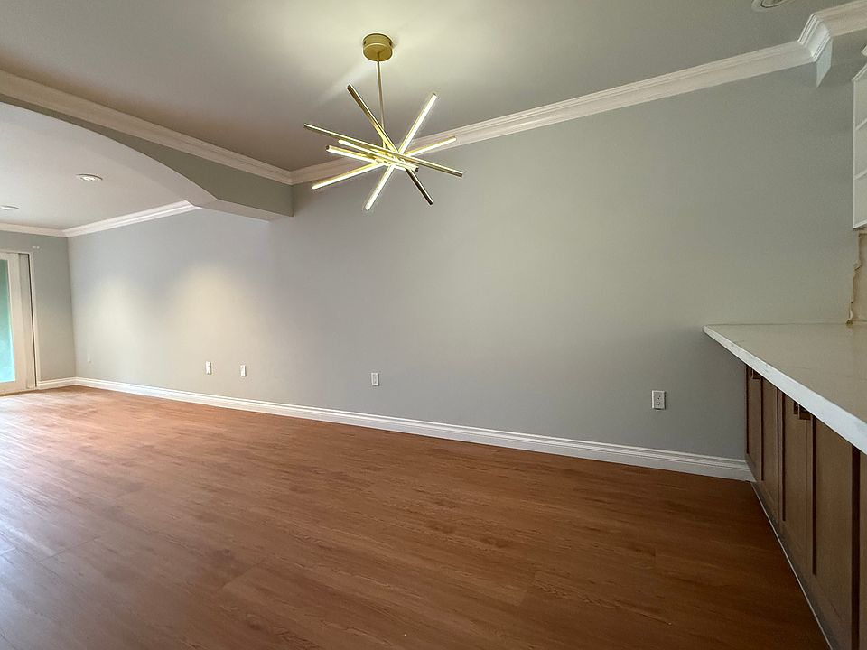 Dining room with Barstool Counter