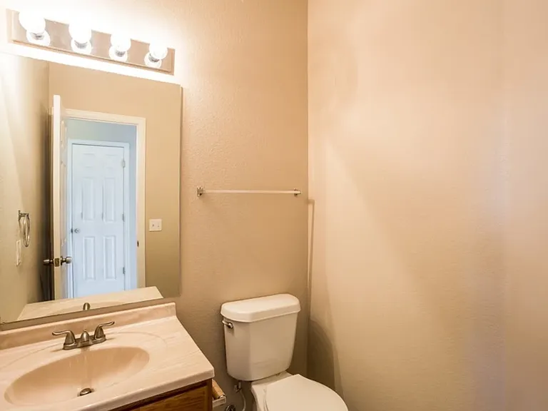 9822 Kenton Cir — Photo 4