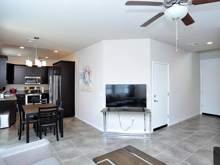 1218 E Blacklidge Dr — Photo 41