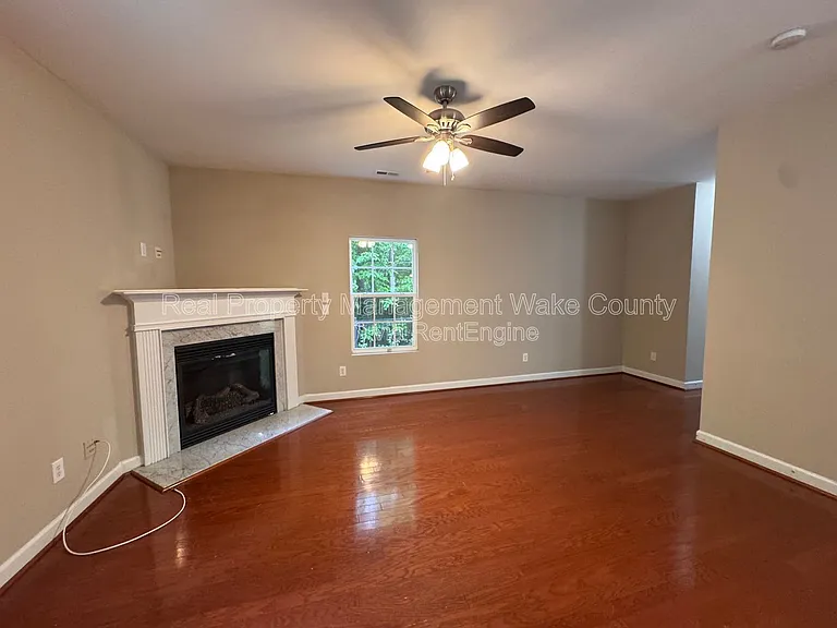 912 Spring Meadow Dr — Photo 3