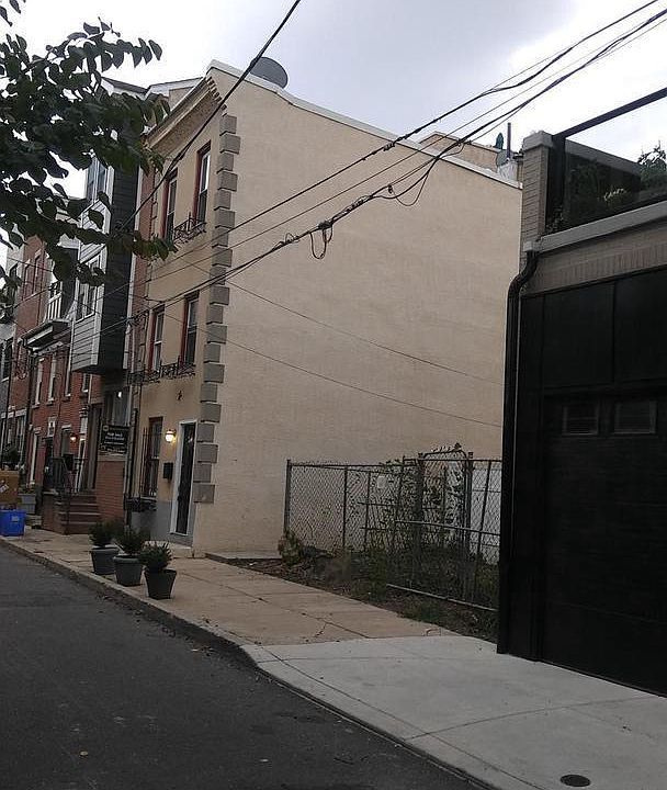 2nd image of 738 S Chadwick St