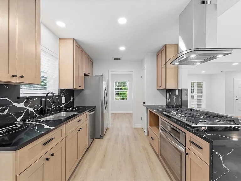 9607 Kemp Forest Dr — Photo 12