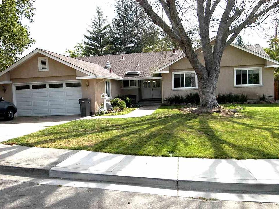 1st image of 4 Cherry Hills Ct