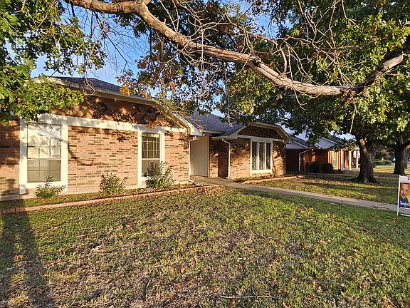 3rd image of 1605 Century Oaks Dr